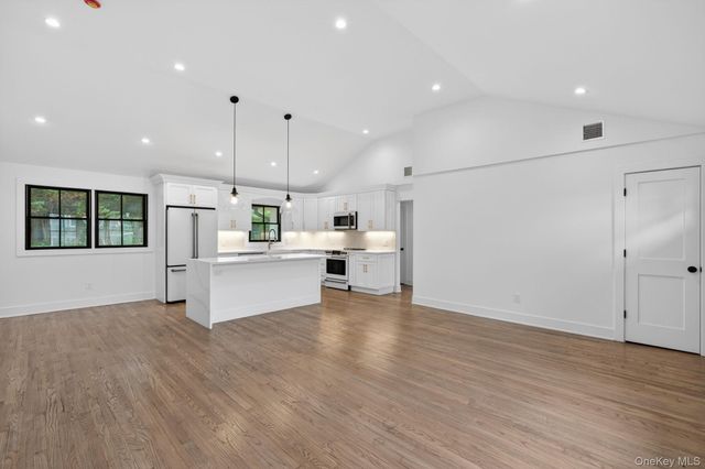85 Kenneth Avenue, Huntington, NY 11743