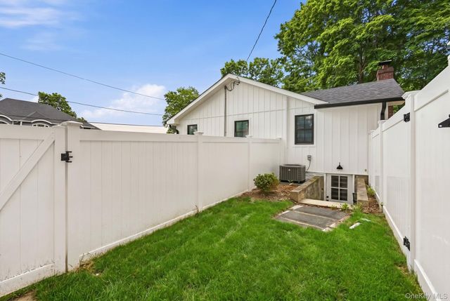 85 Kenneth Avenue, Huntington, NY 11743