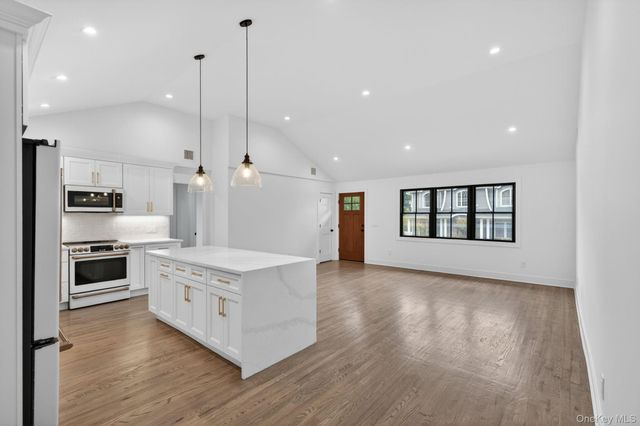 85 Kenneth Avenue, Huntington, NY 11743