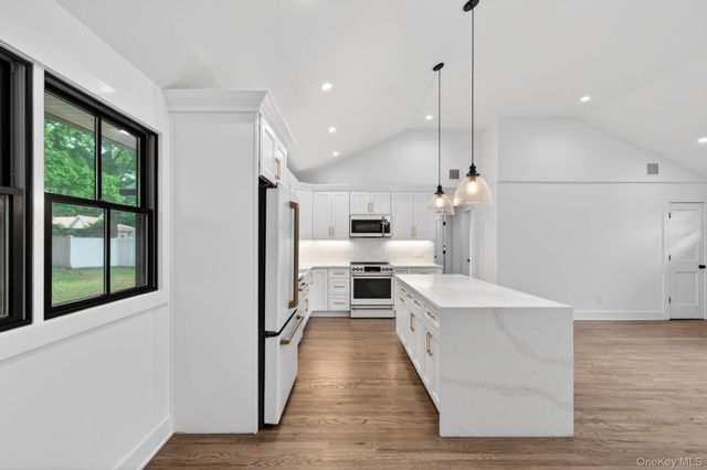85 Kenneth Avenue, Huntington, NY 11743