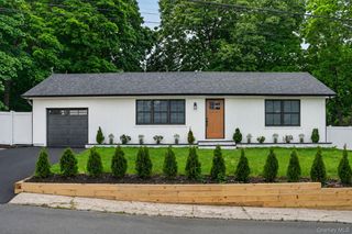 85 Kenneth Avenue, Huntington, NY 11743