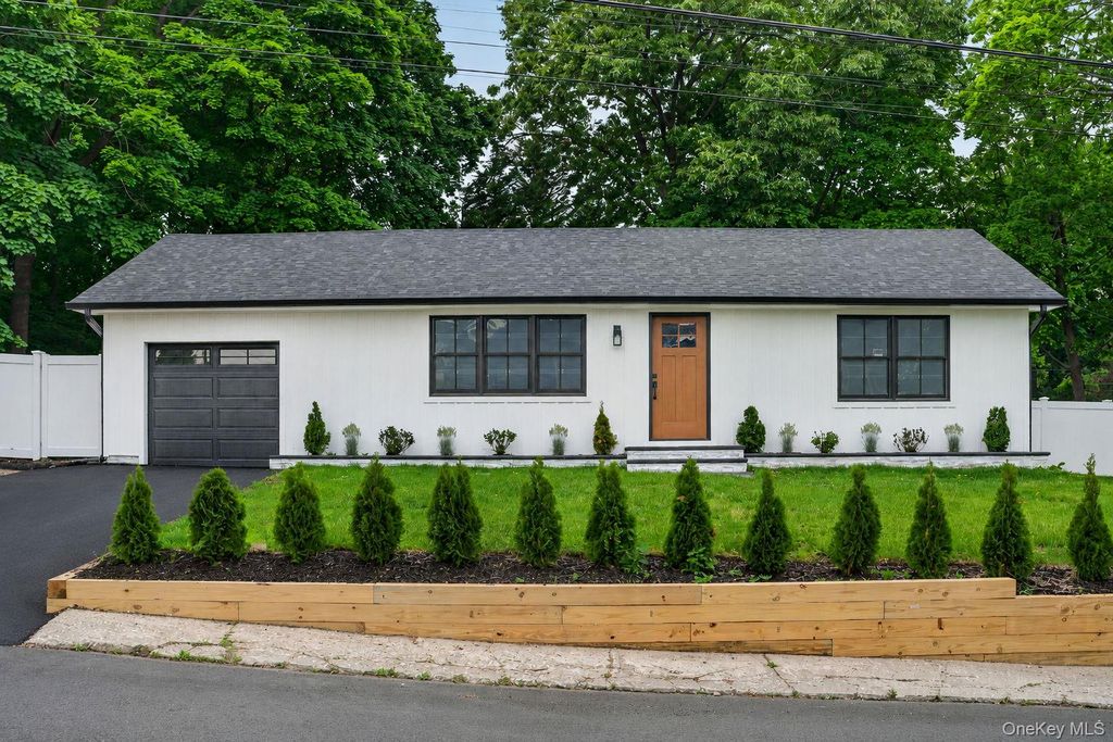 85 Kenneth Avenue, Huntington, NY 11743