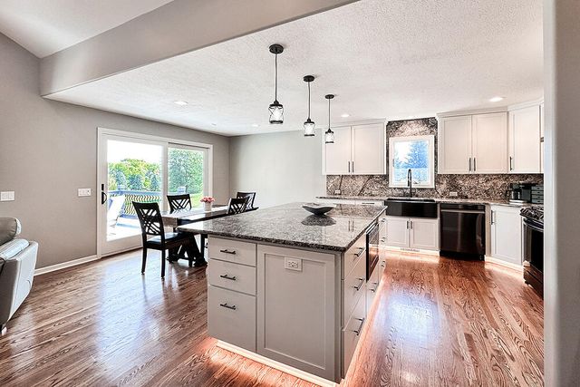 11749 DUMFRIES Avenue, Council Bluffs, IA 51503