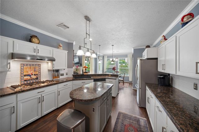 16303 Avenplace Road, Tomball, TX 77377