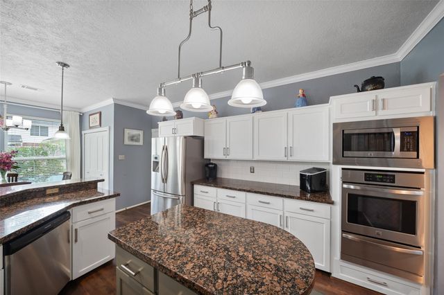 16303 Avenplace Road, Tomball, TX 77377