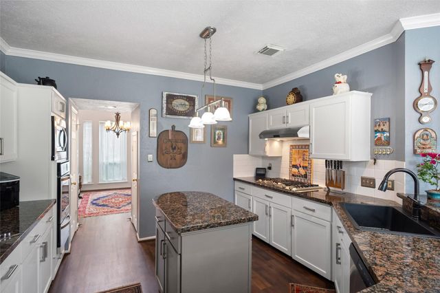 16303 Avenplace Road, Tomball, TX 77377