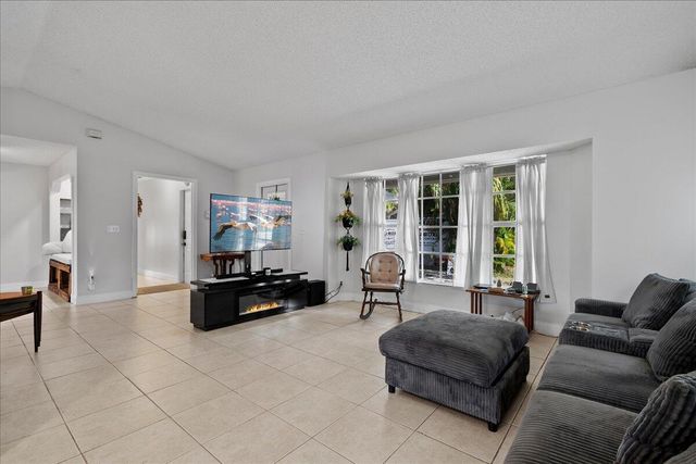 14537 N 77th Place N, Loxahatchee, FL 33470