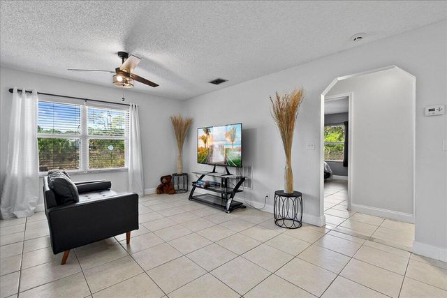 14537 N 77th Place N, Loxahatchee, FL 33470