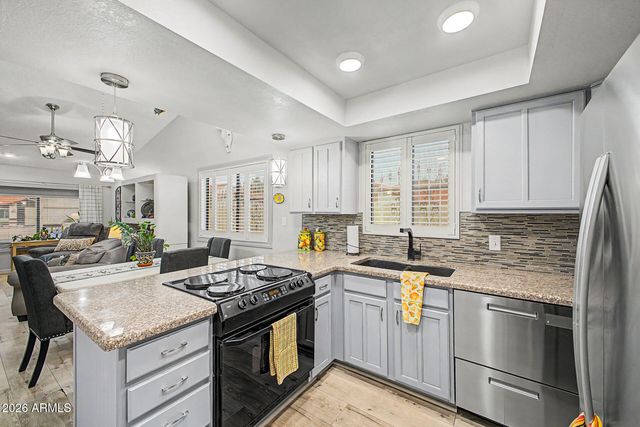 542 S HIGLEY Road 66, Mesa, AZ 85206