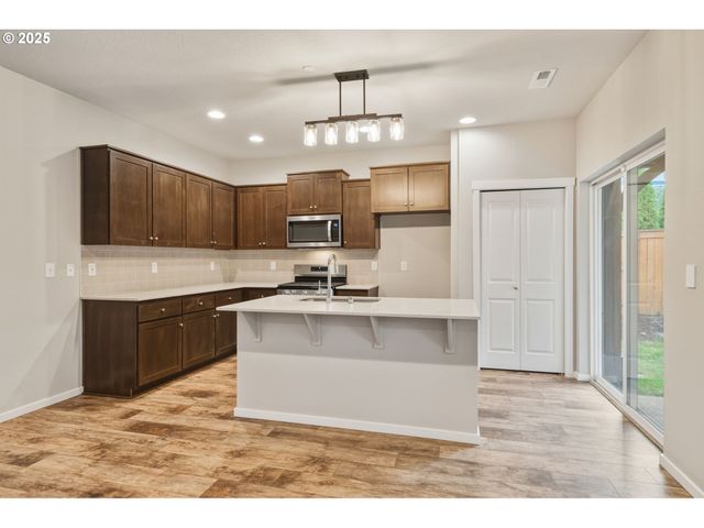 9448 N ALDER St, Camas, WA 98607