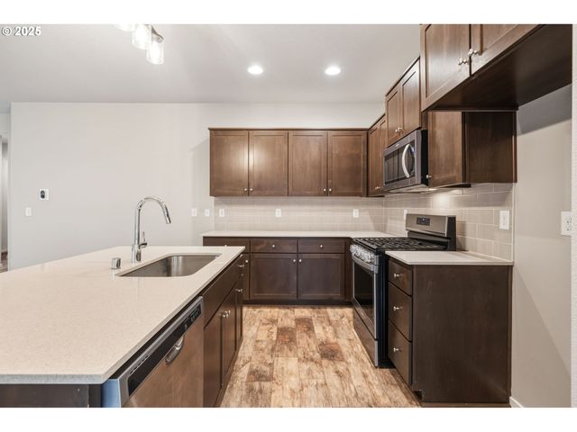 9448 N ALDER St, Camas, WA 98607