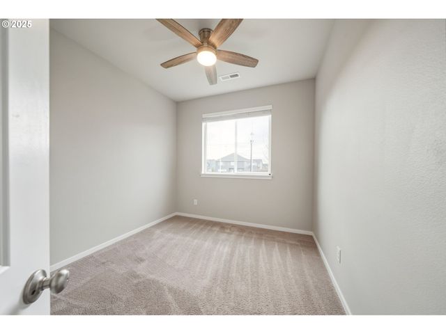 9448 N ALDER St, Camas, WA 98607