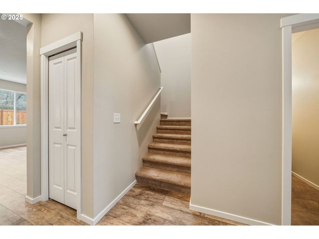 9448 N ALDER St, Camas, WA 98607