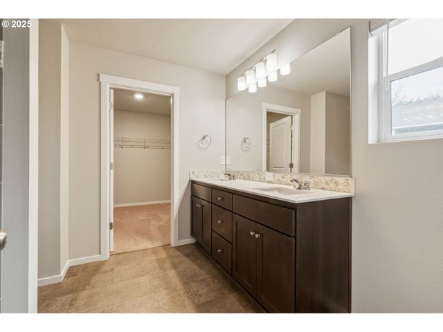 9448 N ALDER St, Camas, WA 98607