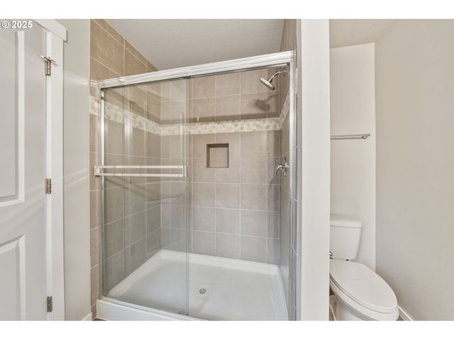 9448 N ALDER St, Camas, WA 98607