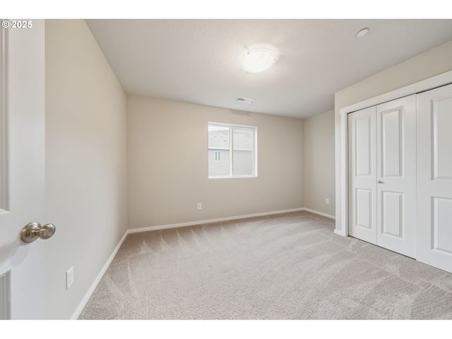 9448 N ALDER St, Camas, WA 98607