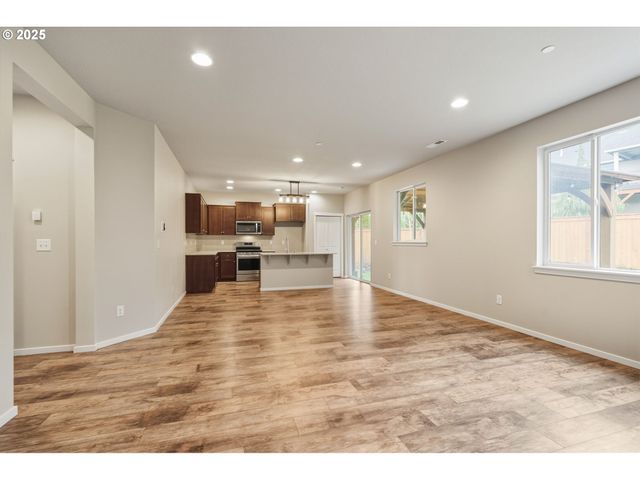 9448 N ALDER St, Camas, WA 98607