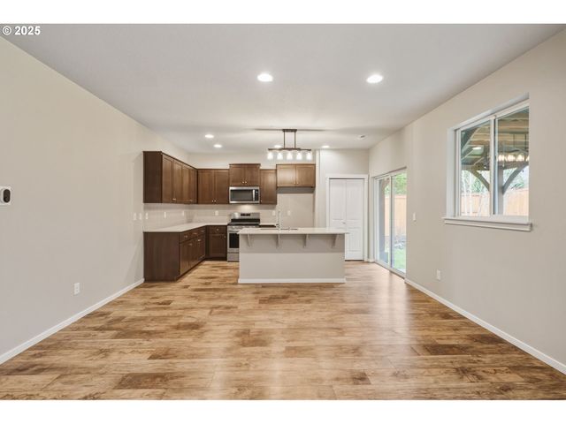 9448 N ALDER St, Camas, WA 98607