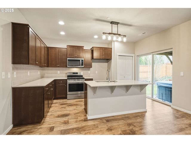 9448 N ALDER St, Camas, WA 98607