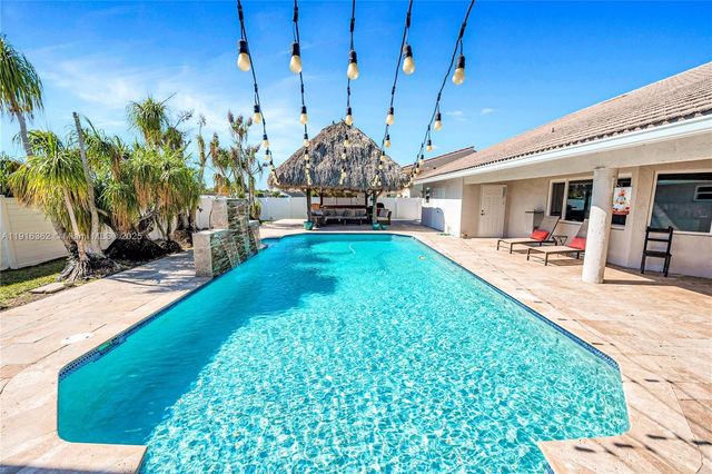 10700 SW 139th Rd, Miami, FL 33176