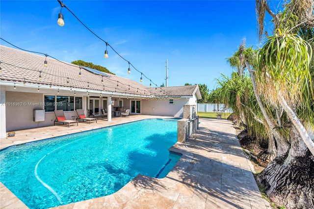 10700 SW 139th Rd, Miami, FL 33176