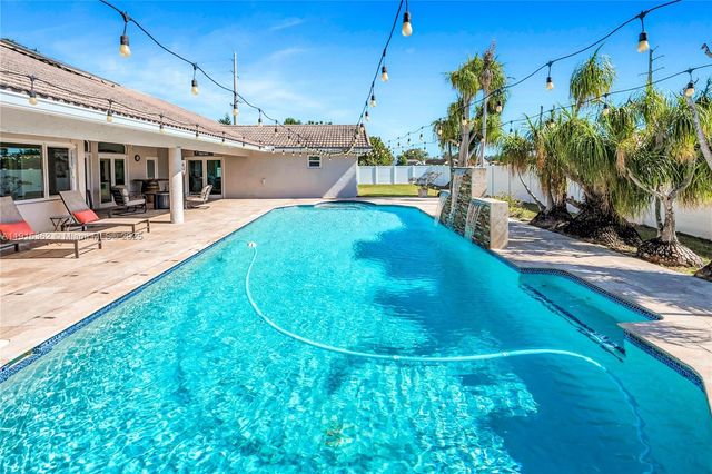 10700 SW 139th Rd, Miami, FL 33176