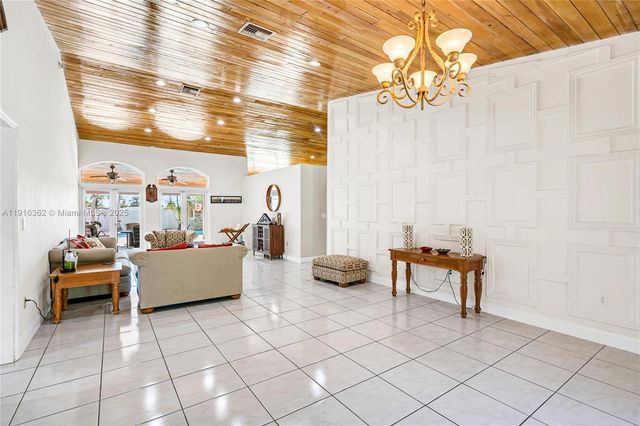 10700 SW 139th Rd, Miami, FL 33176