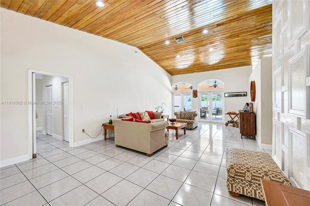 10700 SW 139th Rd, Miami, FL 33176