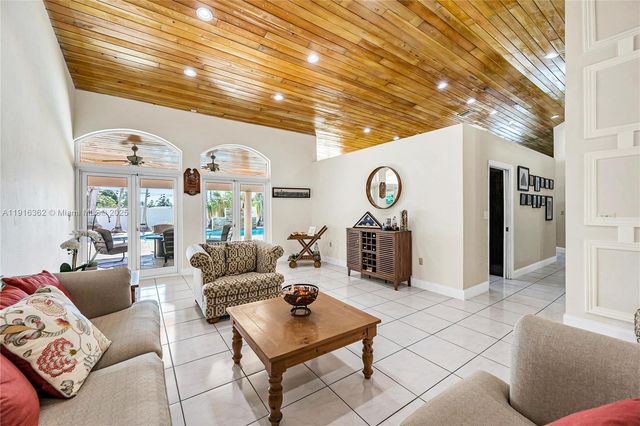 10700 SW 139th Rd, Miami, FL 33176