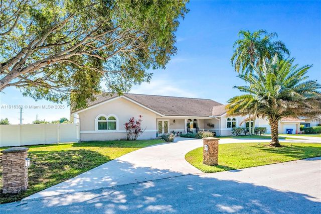 10700 SW 139th Rd, Miami, FL 33176