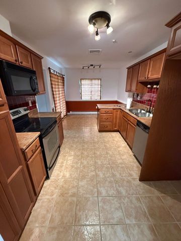 16 Rainbow Pond Dr A1, Walpole, MA 02081