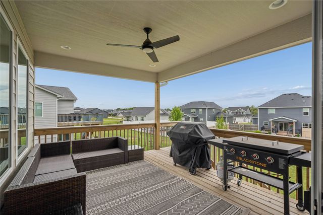 2105 Timberview Drive, Norwalk, IA 50211