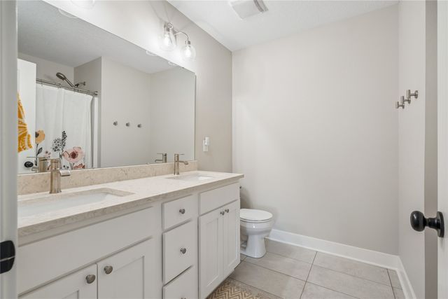 2105 Timberview Drive, Norwalk, IA 50211
