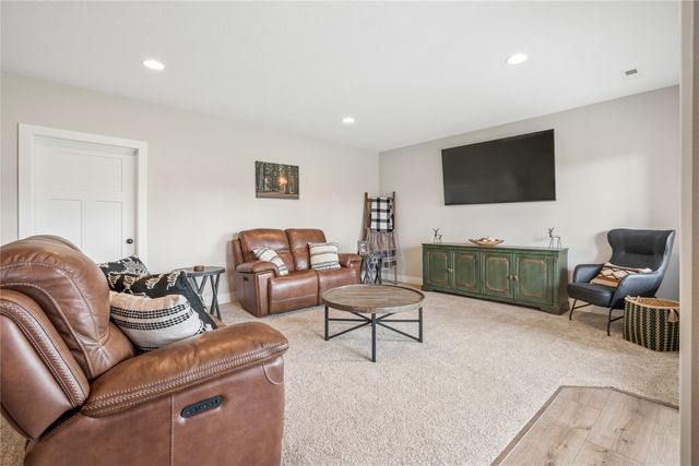 2105 Timberview Drive, Norwalk, IA 50211