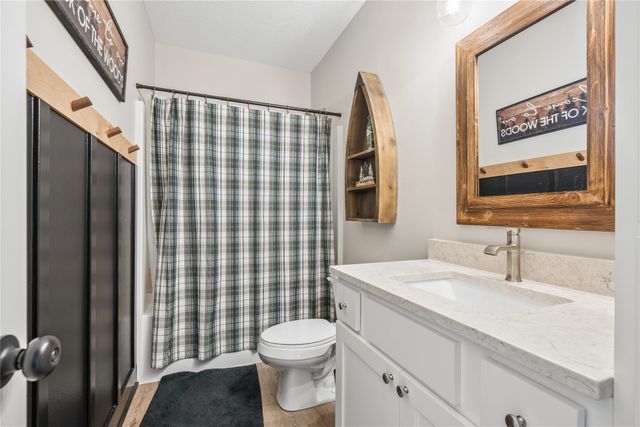 2105 Timberview Drive, Norwalk, IA 50211