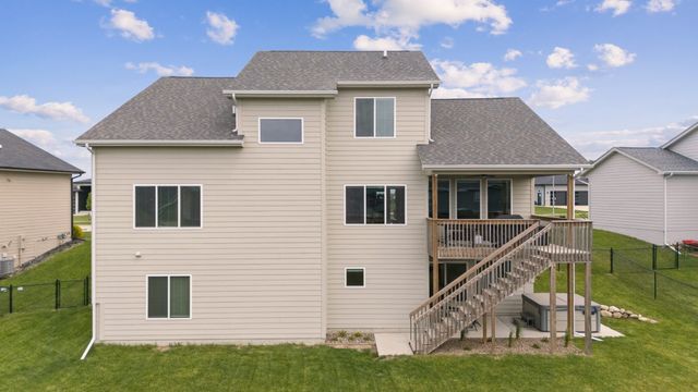 2105 Timberview Drive, Norwalk, IA 50211