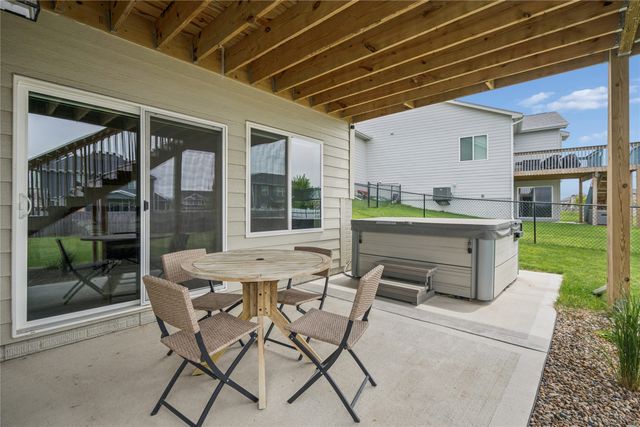 2105 Timberview Drive, Norwalk, IA 50211