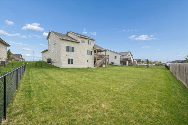 2105 Timberview Drive, Norwalk, IA 50211