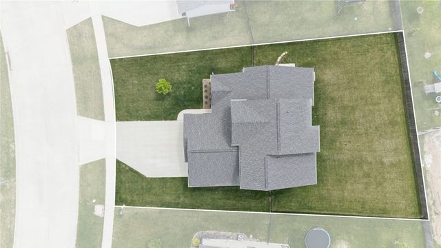 2105 Timberview Drive, Norwalk, IA 50211