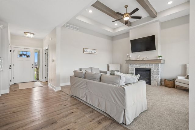 2105 Timberview Drive, Norwalk, IA 50211