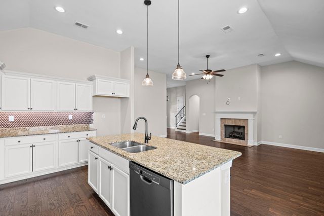 425 OAKRIDGE DR, Oakland, TN 38060