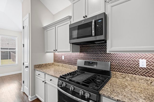 425 OAKRIDGE DR, Oakland, TN 38060