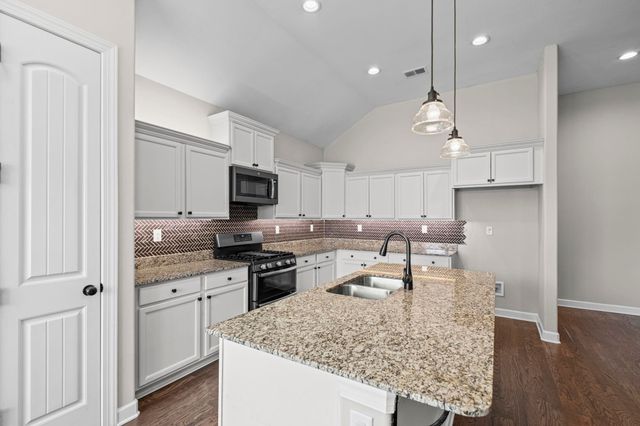 425 OAKRIDGE DR, Oakland, TN 38060