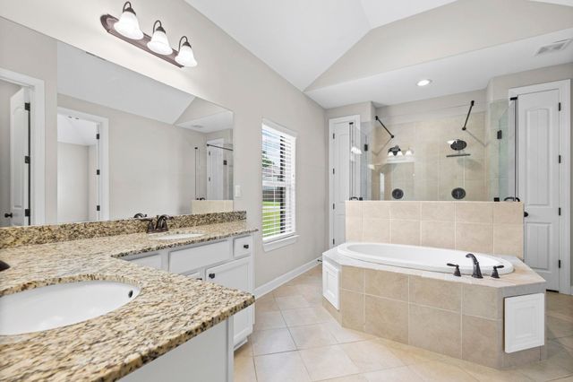425 OAKRIDGE DR, Oakland, TN 38060