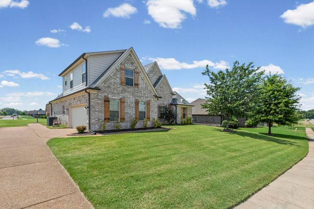 425 OAKRIDGE DR, Oakland, TN 38060