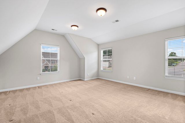 425 OAKRIDGE DR, Oakland, TN 38060