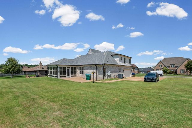 425 OAKRIDGE DR, Oakland, TN 38060