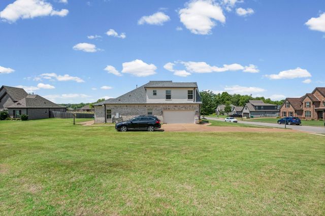 425 OAKRIDGE DR, Oakland, TN 38060