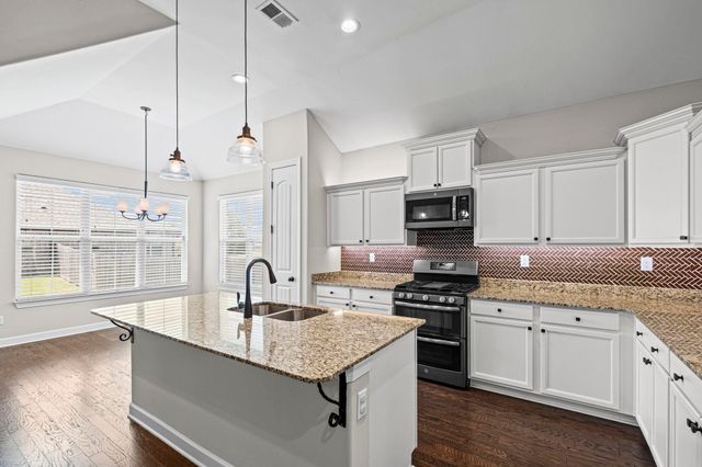 425 OAKRIDGE DR, Oakland, TN 38060