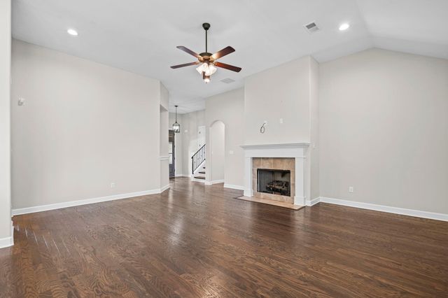 425 OAKRIDGE DR, Oakland, TN 38060